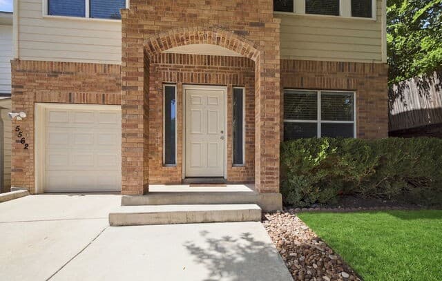 rental at 5562  Painter Green in San Antonio, TX — photo 3