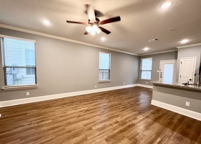 rental at 10331  Lynwood Br Unit 102 in San Antonio, TX — photo 2