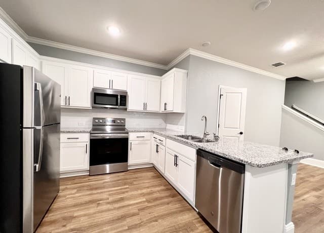 rental at 10331  Lynwood Br Unit 102 in San Antonio, TX — photo 4