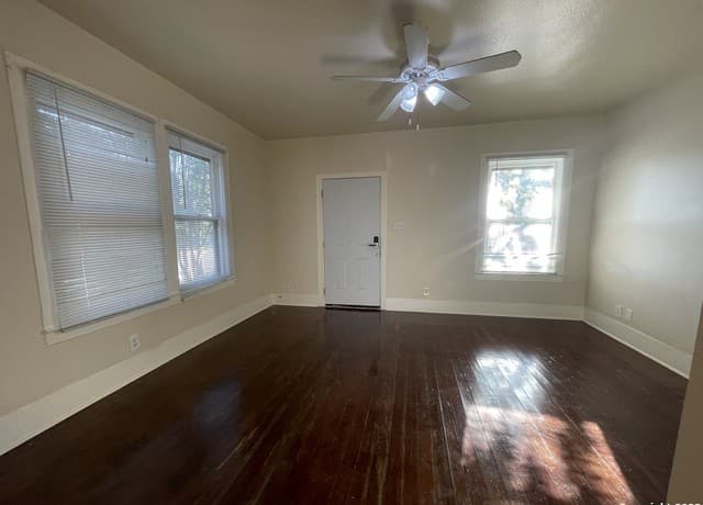 rental at 235  Barrera St in San Antonio, TX — photo 2