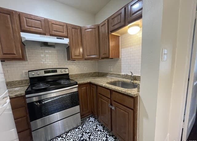 rental at 235  Barrera St in San Antonio, TX — photo 3