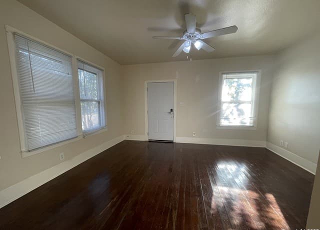 rental at 235  Barrera St in San Antonio, TX — photo 4