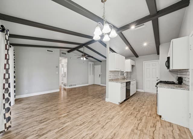 rental at 8210  Windover in San Antonio, TX — photo 4