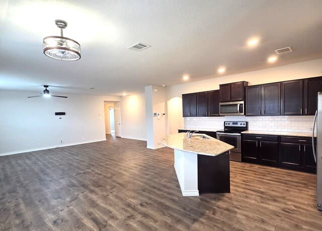rental at 125  Little River in Cibolo, TX — photo 3