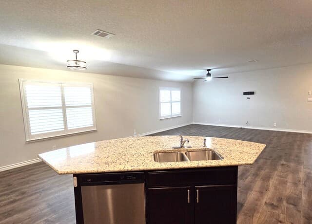 rental at 125  Little River in Cibolo, TX — photo 5