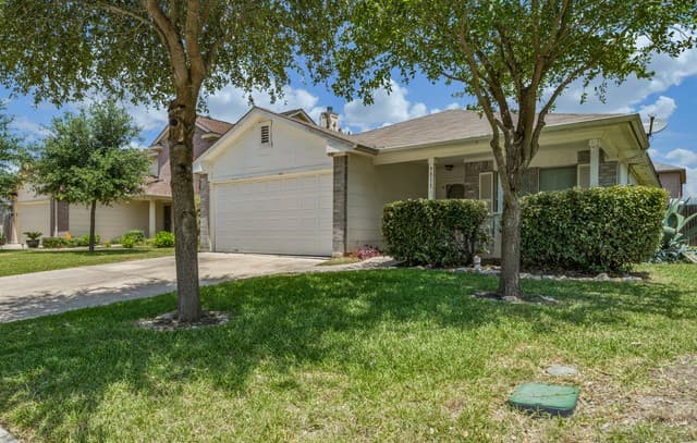 rental at 9815  Autumn Pl in Converse, TX — photo 3