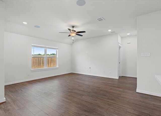 rental at 8339  Chasemont Ct in Converse, TX — photo 5