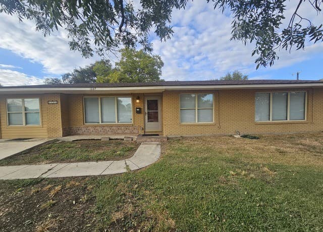rental at 1227  Oblate in San Antonio, TX — photo 1