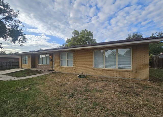 rental at 1227  Oblate in San Antonio, TX — photo 2