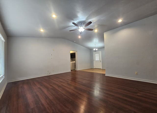 rental at 1227  Oblate in San Antonio, TX — photo 4