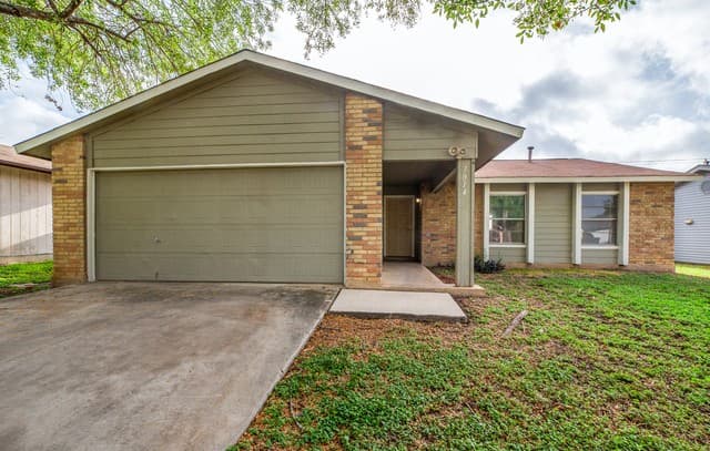 rental at 1014  Cloverbrook St in San Antonio, TX — photo 1