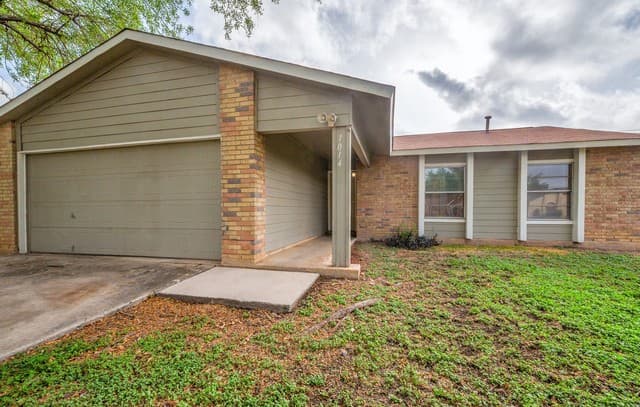 rental at 1014  Cloverbrook St in San Antonio, TX — photo 2