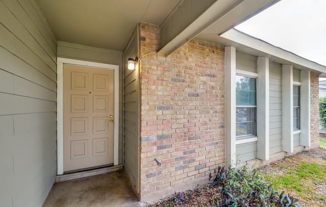 rental at 1014  Cloverbrook St in San Antonio, TX — photo 3