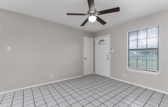 rental at 927 W Formosa Unit 4 in San Antonio, TX — photo 3