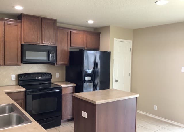 rental at 6811  Marlin in San Antonio, TX — photo 3