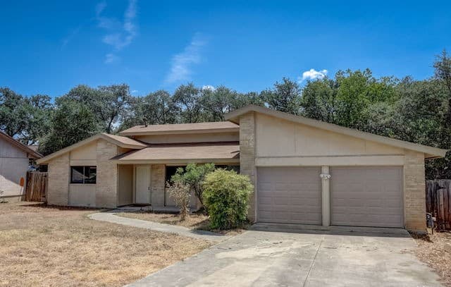 rental at 13710  Syracuse St in San Antonio, TX — photo 1