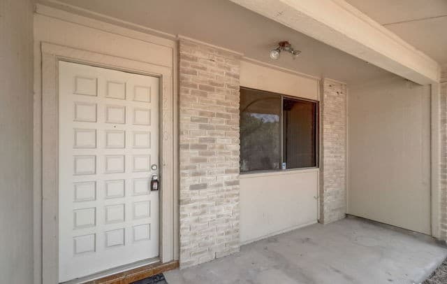 rental at 13710  Syracuse St in San Antonio, TX — photo 2