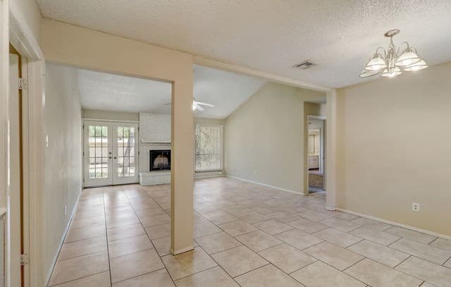 rental at 13710  Syracuse St in San Antonio, TX — photo 3