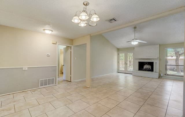 rental at 13710  Syracuse St in San Antonio, TX — photo 4