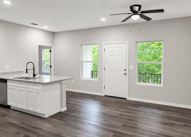 rental at 7602  Windsor Oaks Unit 4 in San Antonio, TX — photo 3
