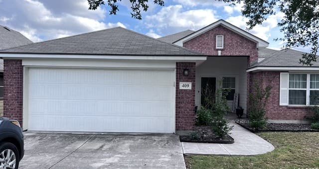 rental at 409  Carrick Ct in Cibolo, TX — photo 2