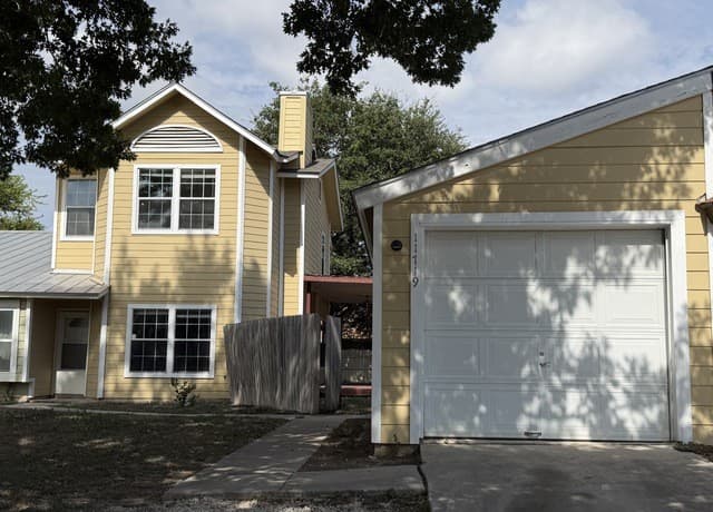 rental at 11719  Spring Ridge Dr in San Antonio, TX — photo 2