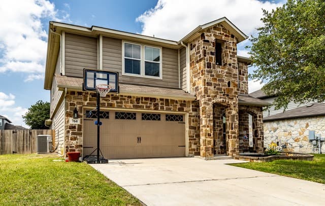 rental at 764  Clearbrook Ave in Schertz, TX — photo 1