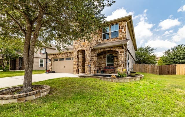 rental at 764  Clearbrook Ave in Schertz, TX — photo 2