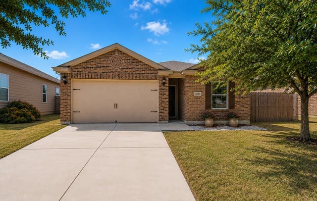 rental at 12162  Luckey VW in San Antonio, TX — photo 1