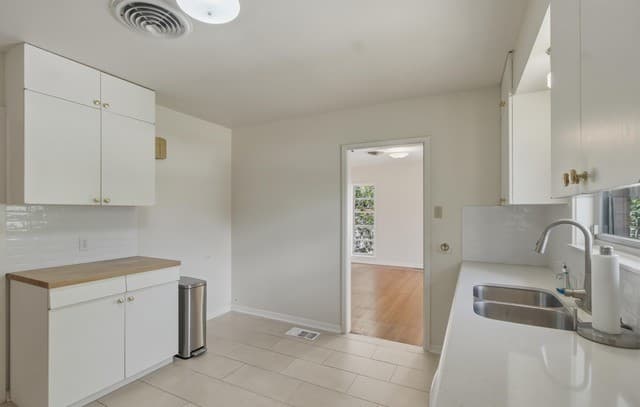 rental at 207  Canyon Dr in Alamo Heights, TX — photo 2