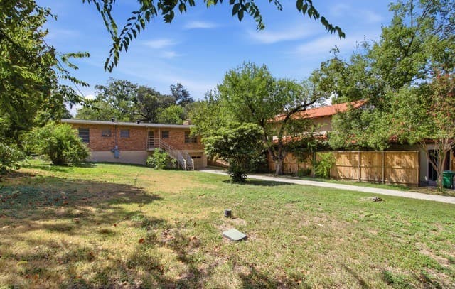 rental at 207  Canyon Dr in Alamo Heights, TX — photo 5