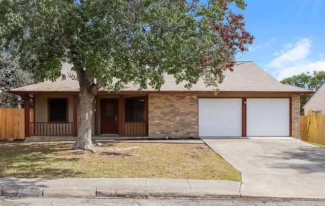 rental at 16118  Rocky Crk in San Antonio, TX — photo 1