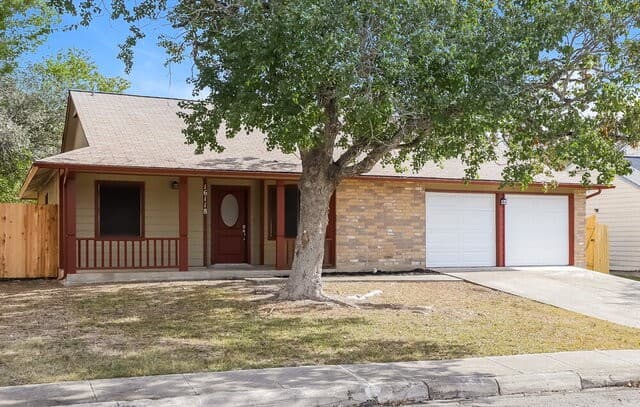 rental at 16118  Rocky Crk in San Antonio, TX — photo 3