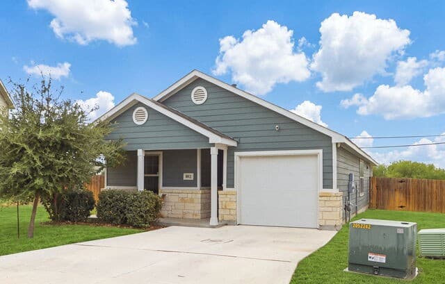 rental at 802  Hickory Trail in San Antonio, TX — photo 2
