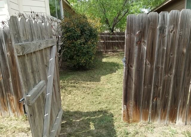 rental at 3826  Miho in San Antonio, TX — photo 4