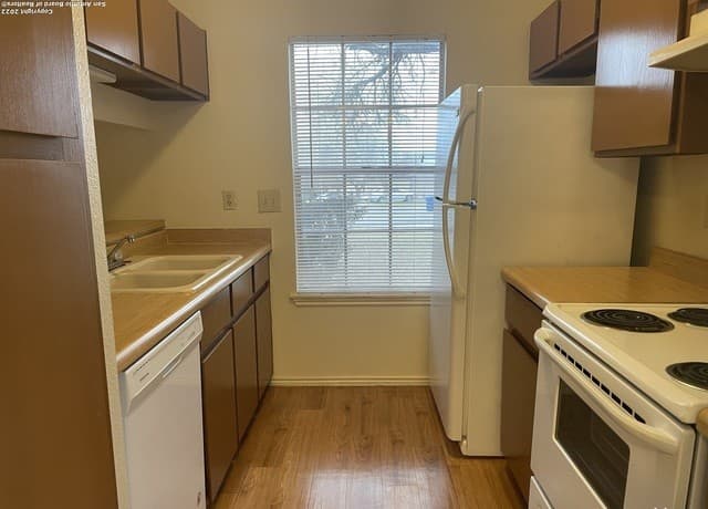 rental at 5000  Sommerdale in San Antonio, TX — photo 4