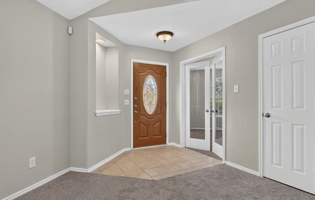 rental at 5938  Southern Knl in San Antonio, TX — photo 4