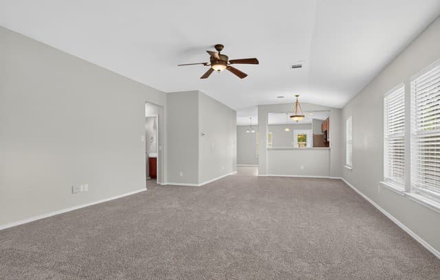 rental at 5938  Southern Knl in San Antonio, TX — photo 5
