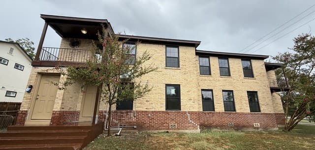 rental at 2007  Wilson Blvd Unit 4 in San Antonio, TX — photo 1
