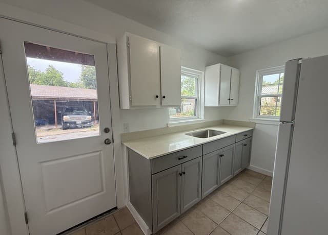 rental at 2007  Wilson Blvd Unit 4 in San Antonio, TX — photo 3