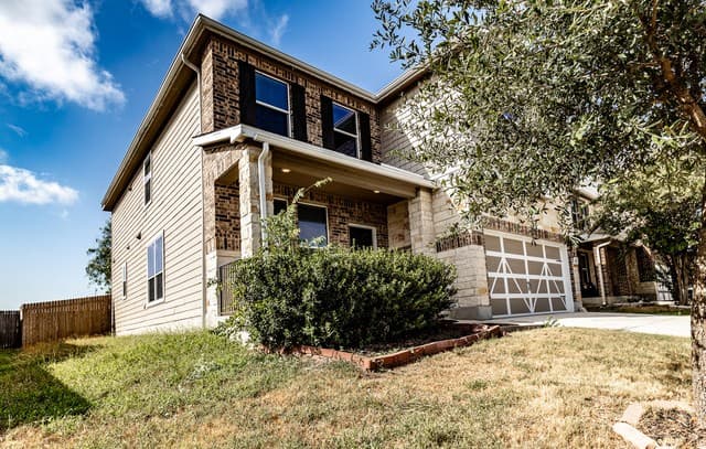rental at 6818  Slaton Flds in Converse, TX — photo 3