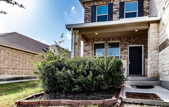 rental at 6818  Slaton Flds in Converse, TX — photo 4
