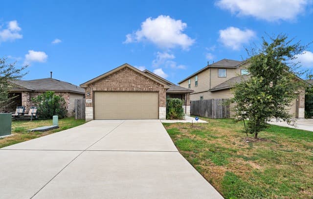 rental at 12218  Mulberry Crk in San Antonio, TX — photo 1