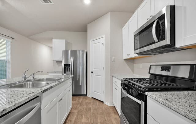 rental at 12218  Mulberry Crk in San Antonio, TX — photo 3