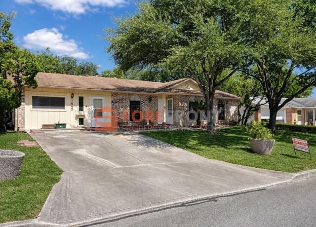 rental at 7845  Village Oak in Live Oak, TX — photo 3