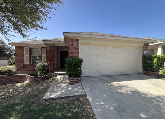 rental at 12002  Mill Vlg in San Antonio, TX — photo 1