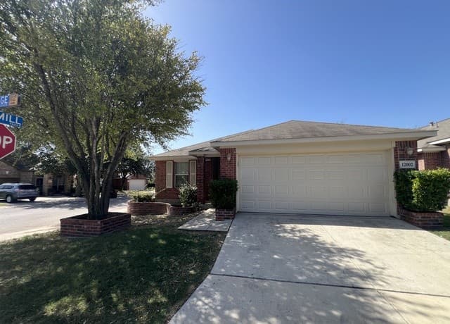 rental at 12002  Mill Vlg in San Antonio, TX — photo 2