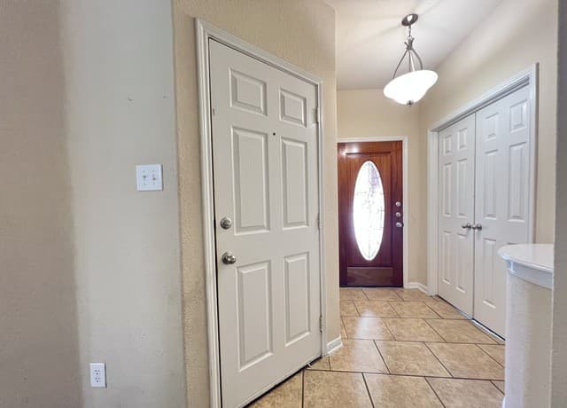 rental at 12002  Mill Vlg in San Antonio, TX — photo 3