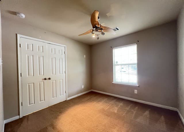 rental at 12002  Mill Vlg in San Antonio, TX — photo 4