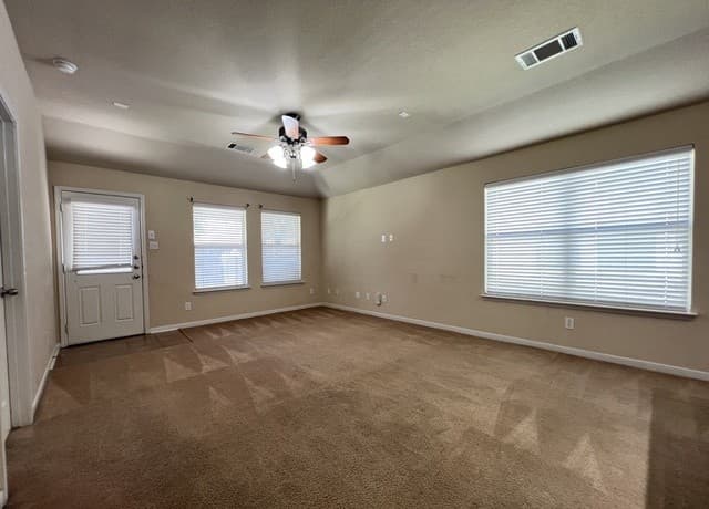 rental at 12002  Mill Vlg in San Antonio, TX — photo 5